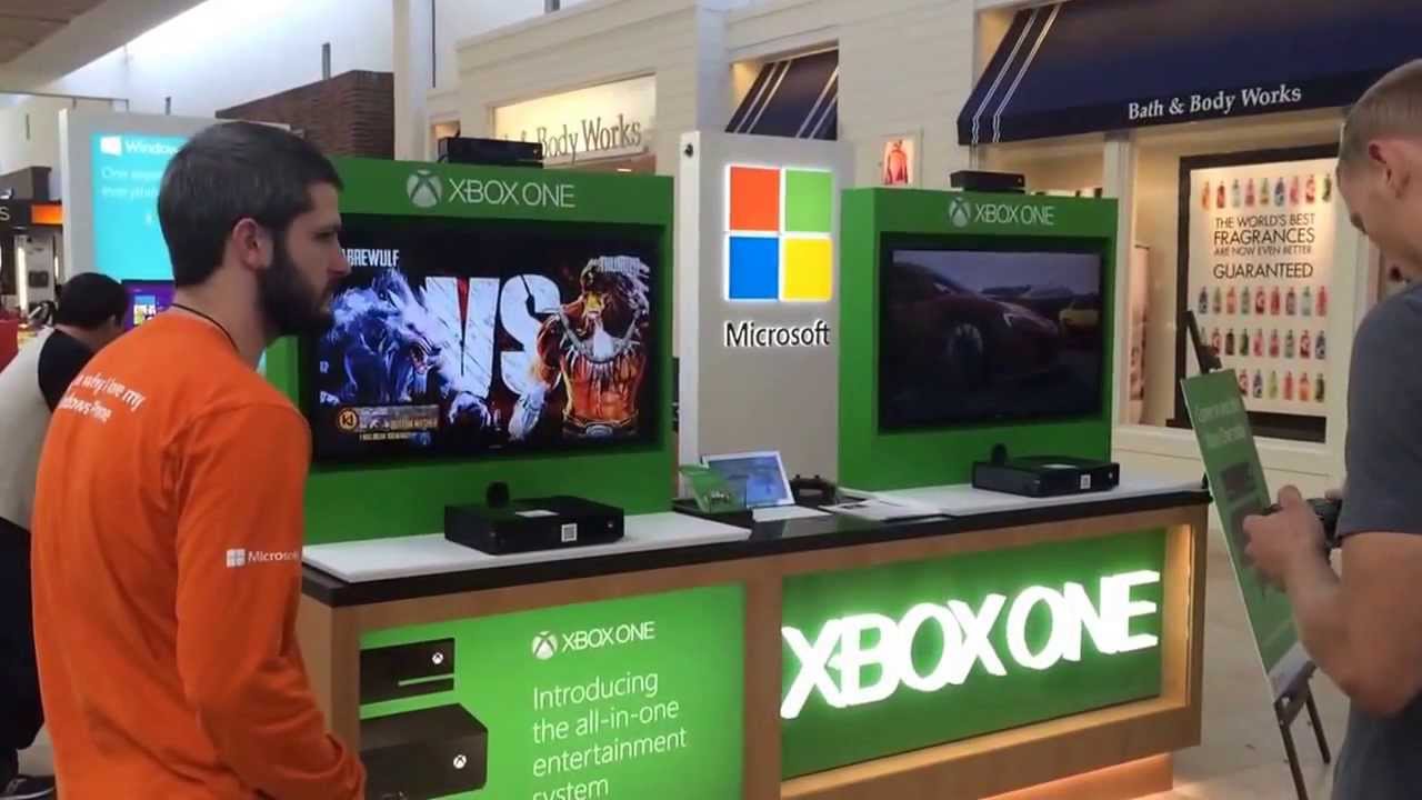 Mallgoers take the XBox One X for a spin.